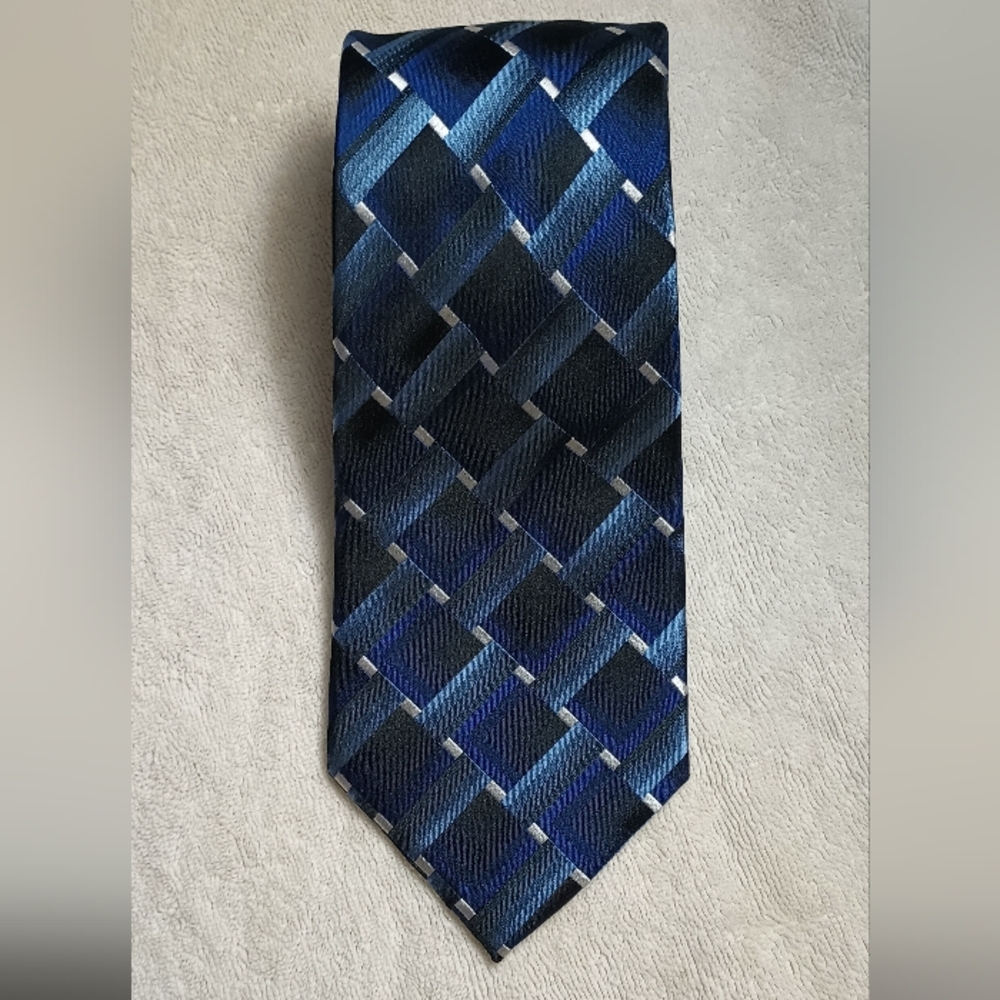 Geoffrey Beene 100% Silk Tie